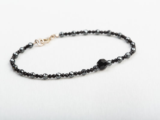 Minimalistic Tiny Beads Bracelet