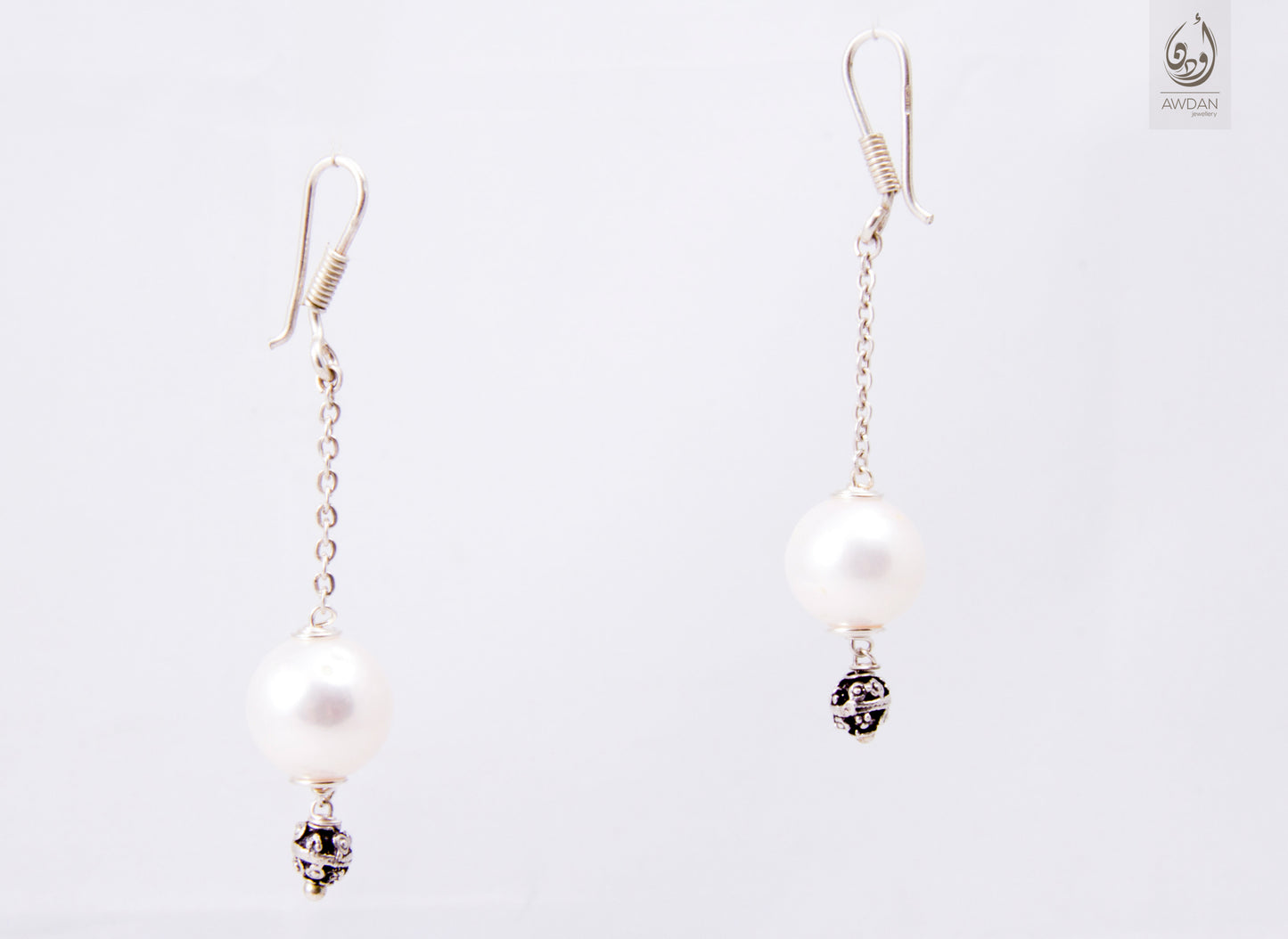 Dangling Pearl With Silver Earrings