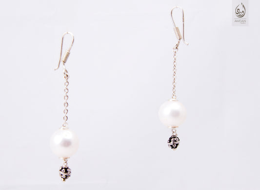 Dangling Pearl With Silver Earrings