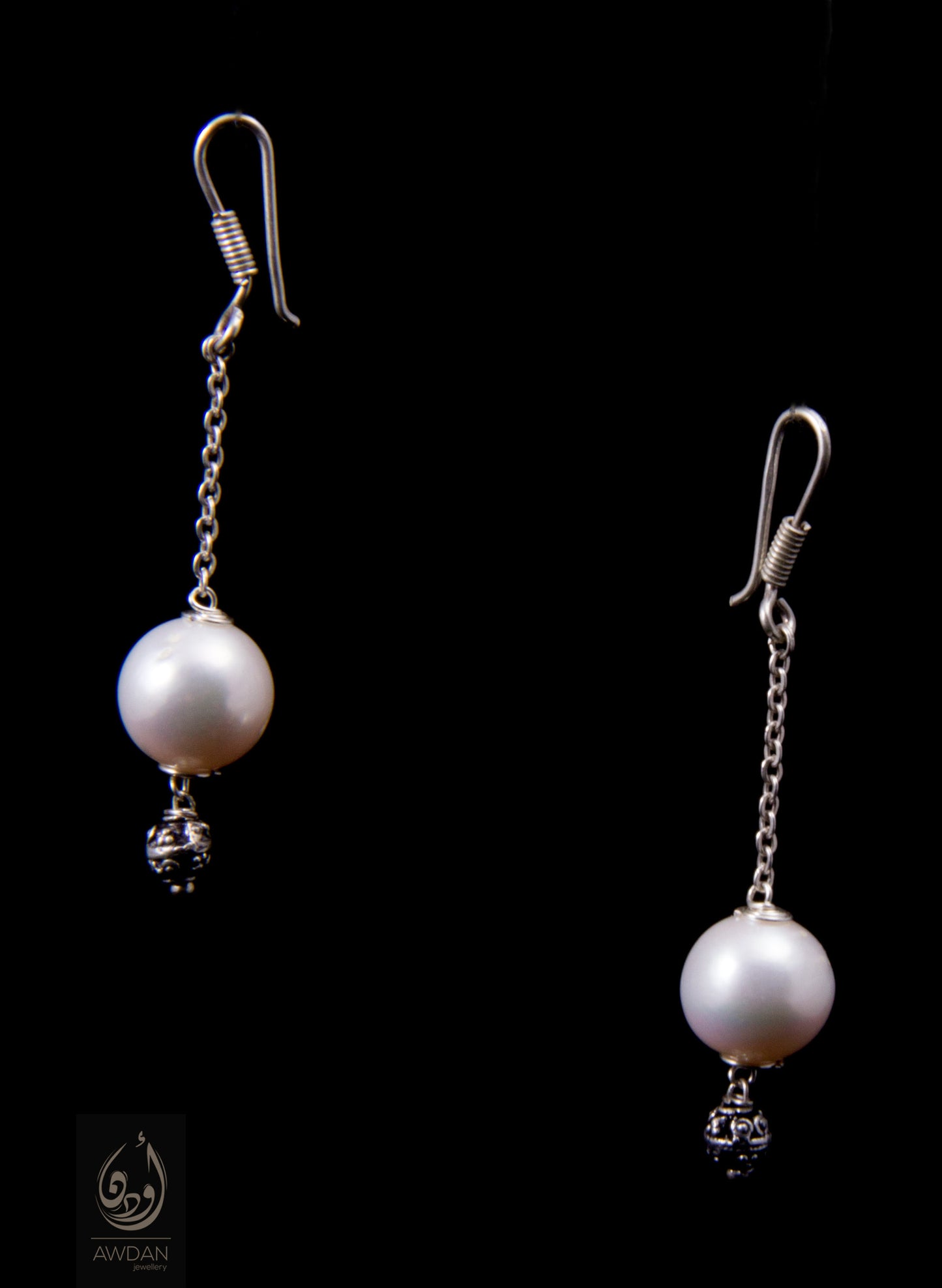 Dangling Pearl With Silver Earrings