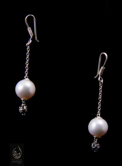 Dangling Pearl With Silver Earrings