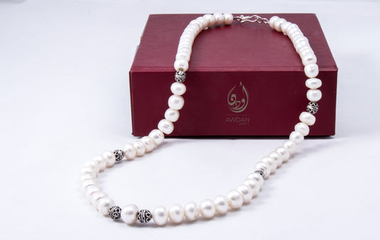 Long Perls And Silver Necklace